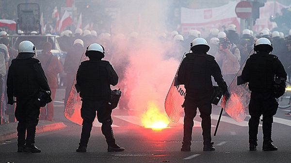 Święto Niepodległości. Starcia policji i uczestników "Marszu Niepodległości"