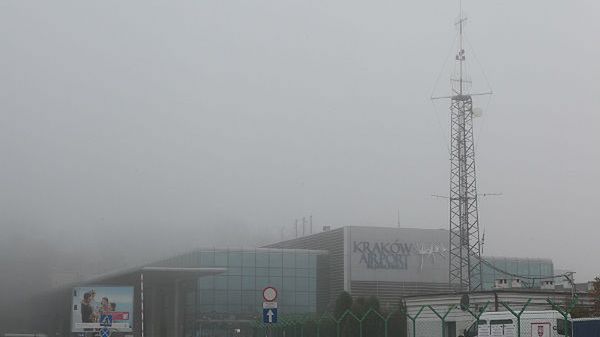 Mgła uniemożliwia starty i lądowania samolotów.