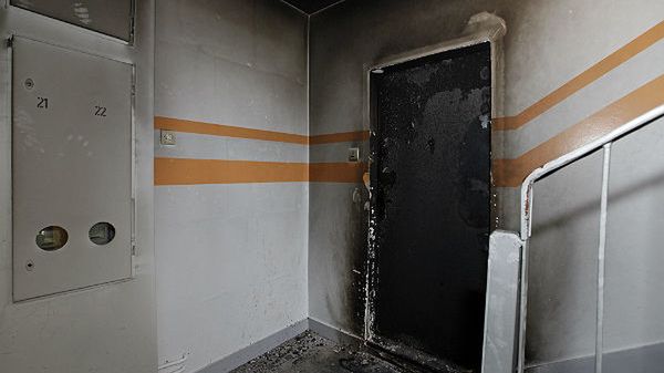 Jedno z podpalonych mieszkań w Białymstoku