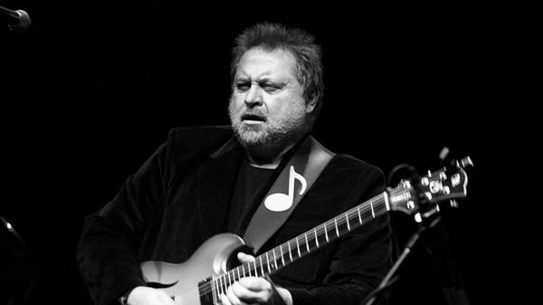 Ja­ro­sław Śmie­ta­na