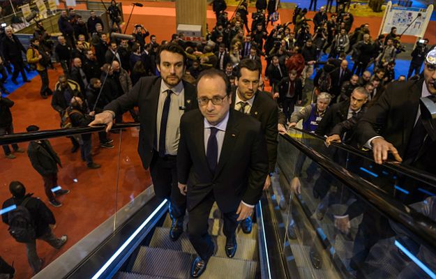 Prezydent Francji Francois Hollande wygwizdany podczas spotkania z rolnikami w Paryżu. Domagali się jego dymisji