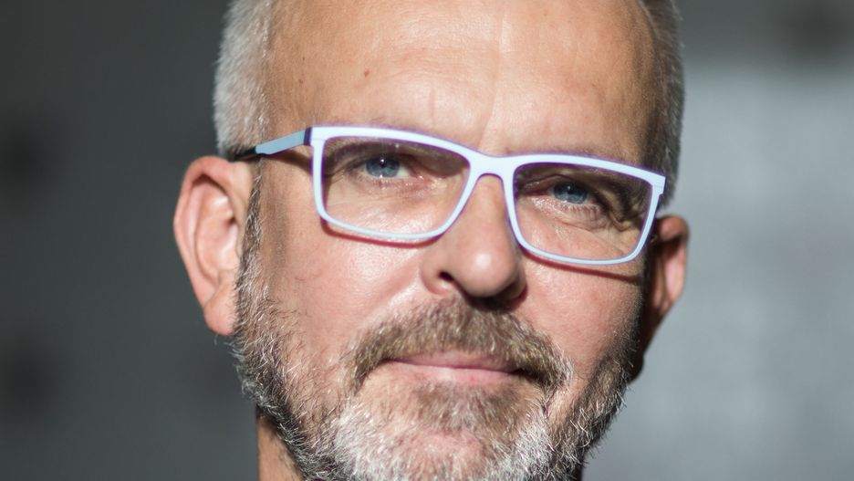 Wojciech Tochman, autor książek "Schodów się nie pali", "Wściekły pies", "Jakbyś kamień jadła" i "Dzisiaj narysujemy śmierć".