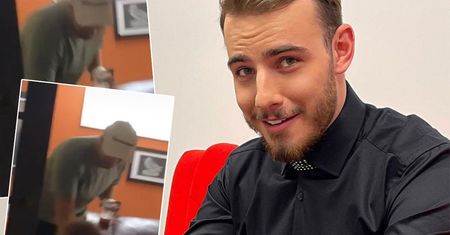 Krystian Ochman zawstydził internautów nagraniem prosto z salonu. Poduszka poszła w ruch