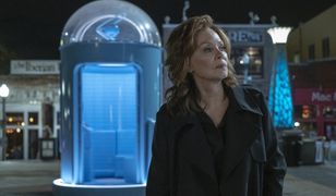 "Watchmen": co się stało z Laurie Blake i skąd się wzięła ta niebieska zabawka? Jean Smart komentuje