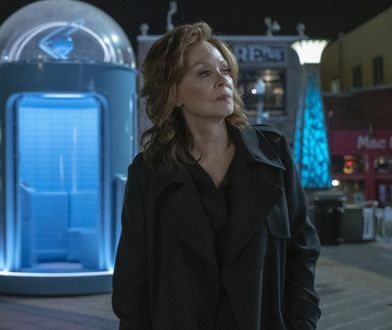 "Watchmen": co się stało z Laurie Blake i skąd się wzięła ta niebieska zabawka? Jean Smart komentuje