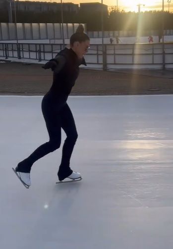 Małgorzata Rozenek na łyżwach
