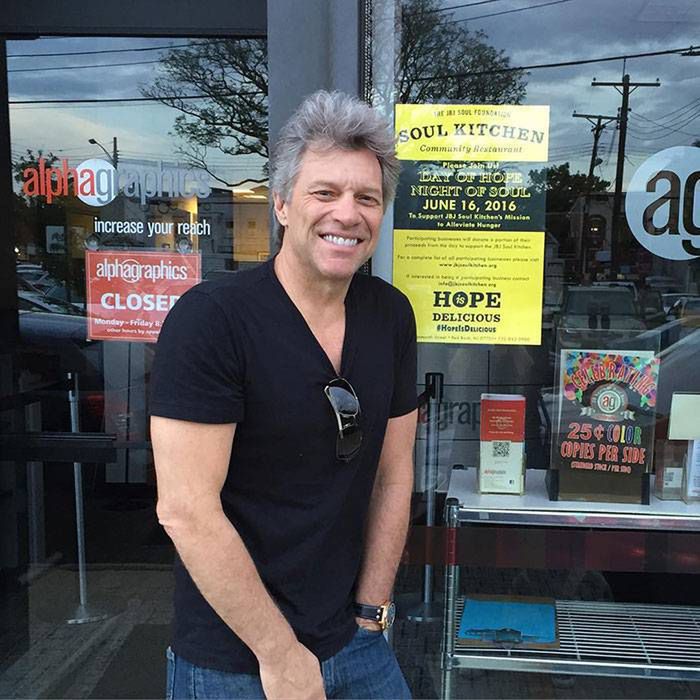 Jon Bon Jovi otworzył dwie restauracje z darmowymi posiłkami dla biednych i bezdomnych