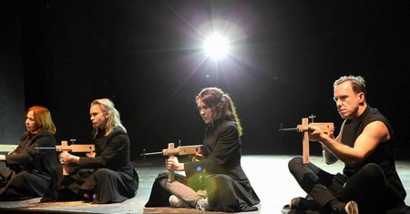 Incydent w Teatrze Powszechnym. Rozlana nieznana substancja