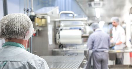 Firmy przetwarzające żywność mają problem z HACCP-em. Toną w papierach, zamiast korzystać z technologii
