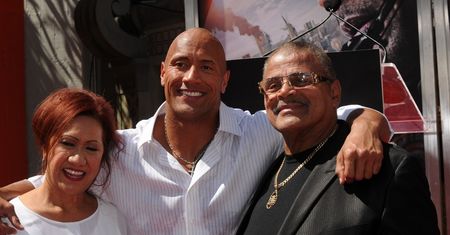 Dwayne Johnson w żałobie. "The Rock" przyjmuje kondolencje z całego świata