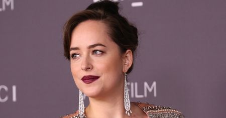 LOOK OF THE DAY: Dakota Johnson w księżycowej sukience Gucci