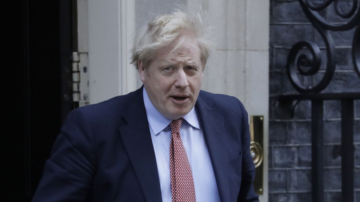 Premier Wielkiej Brytanii Boris Johnson pozostanie w szpitalu na obserwacji.