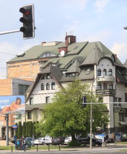 Budowlany potworek przestanie straszyć. Jest wyrok ws. hotelu "Czarny Kot"