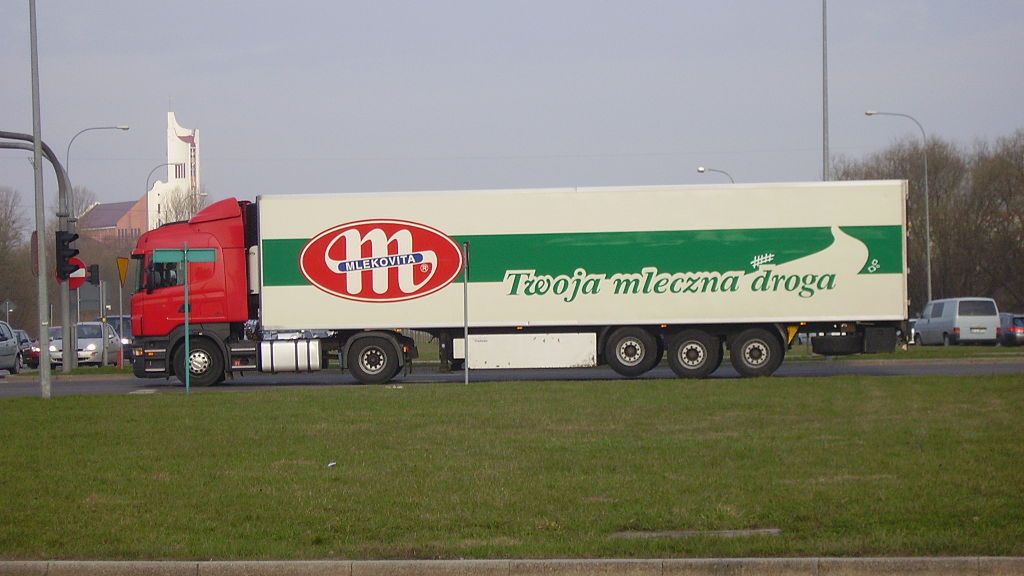 Coraz więcej ciężarówek Mlekovity wiezie produkty firmy za granicę