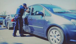 W upale zostawiła dzieci w aucie. Poszła na zakupy