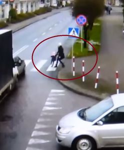 Wypadek na pasach. Błyskawiczna reakcja matki