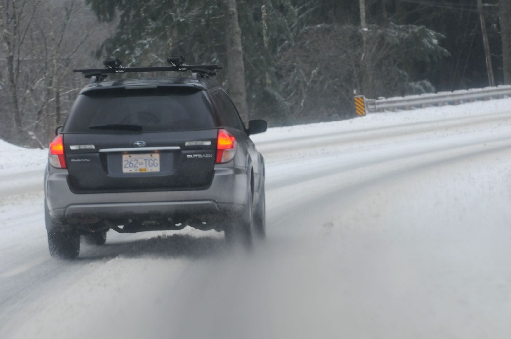 Jak jeździć bezpiecznie zimą? Dzięki tym radom ustrzeżesz się wypadków