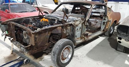 Kupił forda mustanga GT z 1968 roku. Makabryczne odkrycie wewnątrz auta