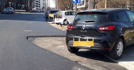 "Nie można było odholować?". Remont ulicy na Woli zaskoczył kierowców