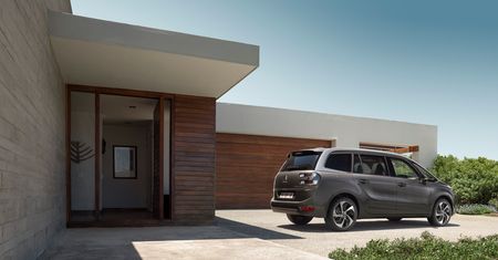 Samochód dla rodziny: minivan czy SUV? Wybieramy najlepszy duży samochód rodzinny