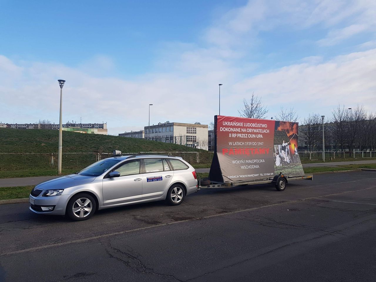 Nowa akcja we Wrocławiu. Samochód z banerem będą przypominać o rzezi wołyńskiej