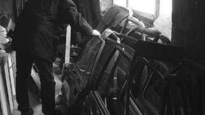 W odkrywanych przez policjantów z Łodzi dziuplach
można się zaopatrzyć w części zamienne do każdego niemal modelu auta i w każdym kolorze