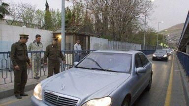 Ostrzelany samochód rosyjskiego ambasadora (fot. AFP)