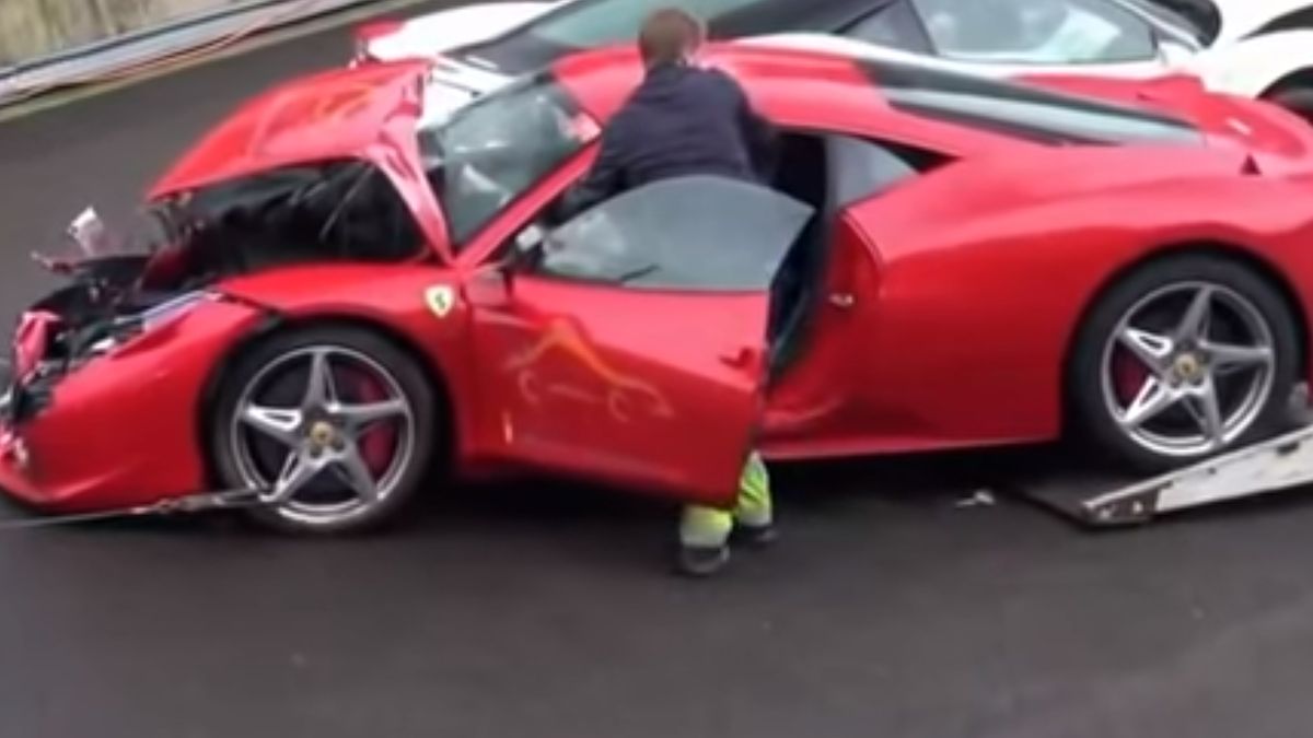 Rozbite Ferrari