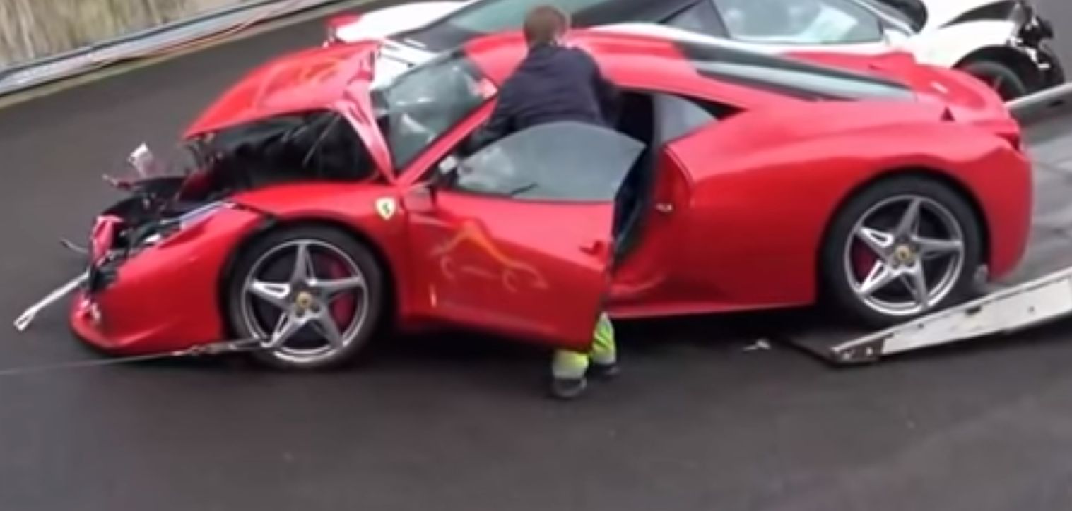 Rozbite Ferrari