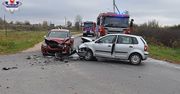 Dęblin: Doszło do zderzenia czołowego dwóch pojazdów osobowych