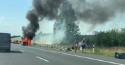Pożar samochodu na A2. Gęsty dym nad autostradą