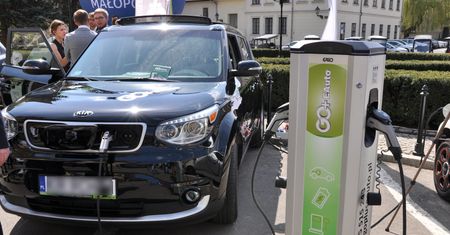 Unia Europejska chce jeszcze ostrzejszych limitów CO2. To kurs na samochody elektryczne