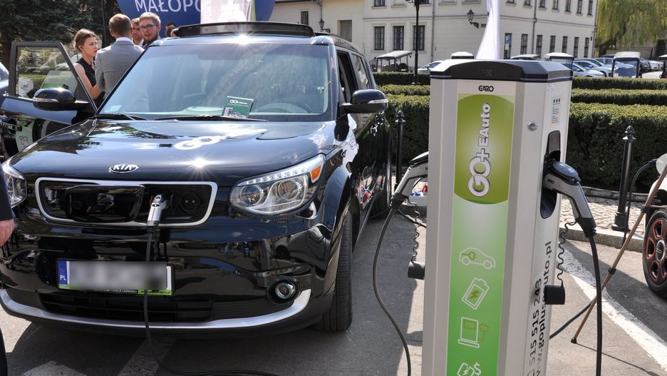 Za kilka lat klasyczne samochody spalinowe zaczną znikać z ofert producentów