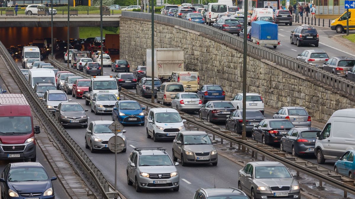 Od początku roku ceny za obowiązkowe OC komunikacyjne spadły już średnio o 13 proc.