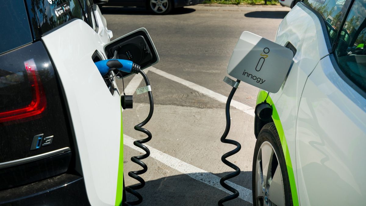 Już niedługo klienci PKP skorzystają z oferty samochodów elektrycznych.