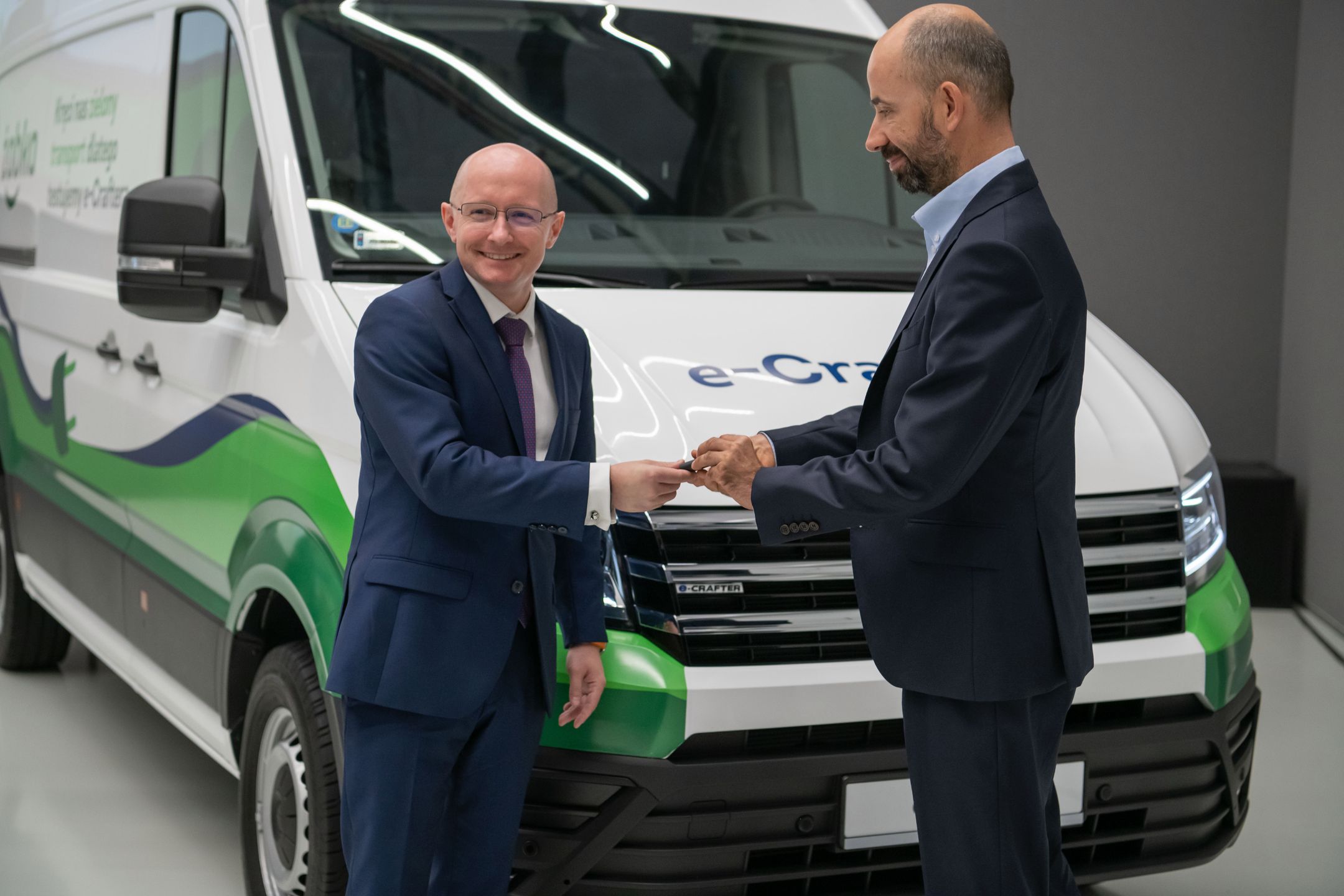 Do sklepów Żabki towary będą dostarczane elektrycznym samochodem dostawczym e-Crafter