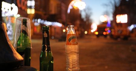 Mieszkają w wakacyjnych "imprezowniach". Latem mają ochotę uciec z domu