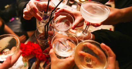 Przepisy na proste drinki na Sylwestra. Znajomi będą zachwyceni