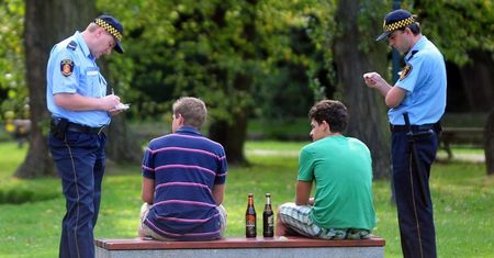 Picie alkoholu w plenerze. Kolejne obostrzenia