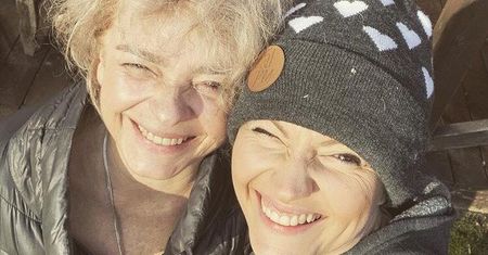 Katarzyna Grochola opowiada o swojej rodzinie. Rzadko widuje się z wnukami