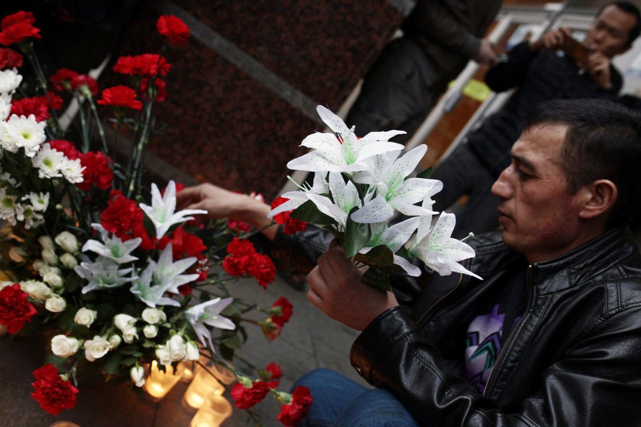 Hołd dla ofiar wybuchu w metrze w Petersburgu