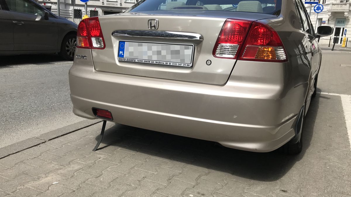 Spotkanie auta z paskiem antystatycznym to dzisiaj rzadkość.