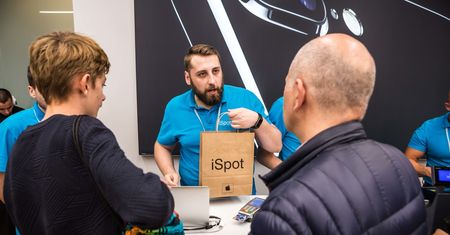 33 minut pracy na Big Maca, 11 dni na iPhone'a, czyli ile jest warta praca Polaka