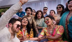 Dwa miliony cekinów, stroje jak z filmu. Priyanka Chopra i Nick Jonas pokazali zdjęcia ze ślubu