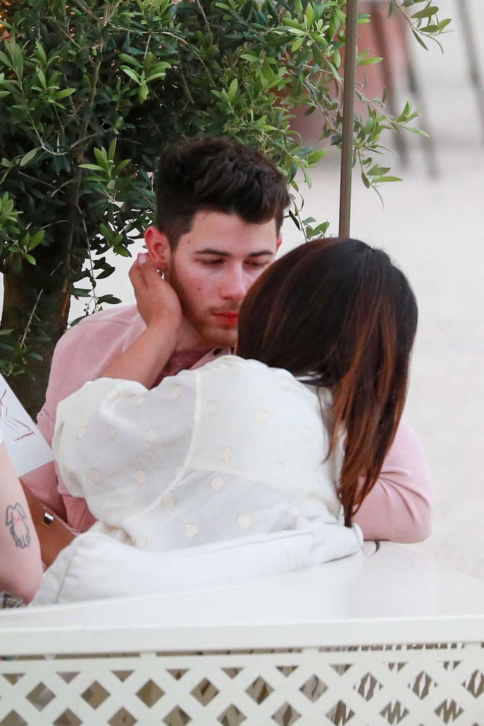 Nick Jonas i Priyanka Chopra przyłapani przez paparazzi
