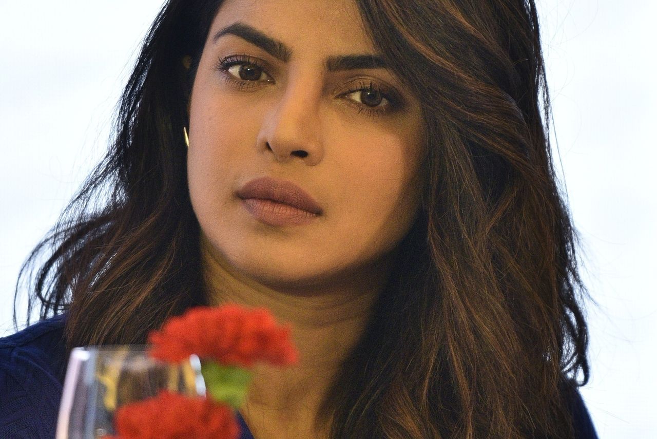 Priyanka Chopra broni Meghan Markle. Mówi, jak naprawdę sobie radzi