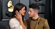 Priyanka Chopra była królową czerwonego dywanu. Dekolt sięgał za pępek