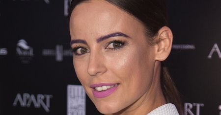 Modna Anna Mucha na imprezie "Elle": fioletowe brwi i kreacja od...