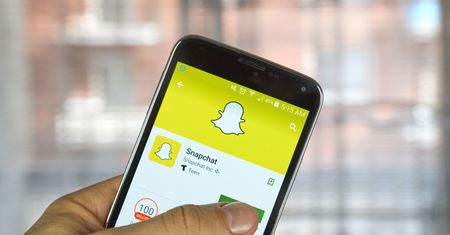 Koledzy strzelili w głowę 14-latki. Bo za dużo pisała na Snapchacie