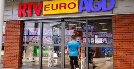 W RTV Euro AGD nie chcieli sprzedać chłopcu słuchawek do gry, bez zgody rodziców. Co na to prawo?